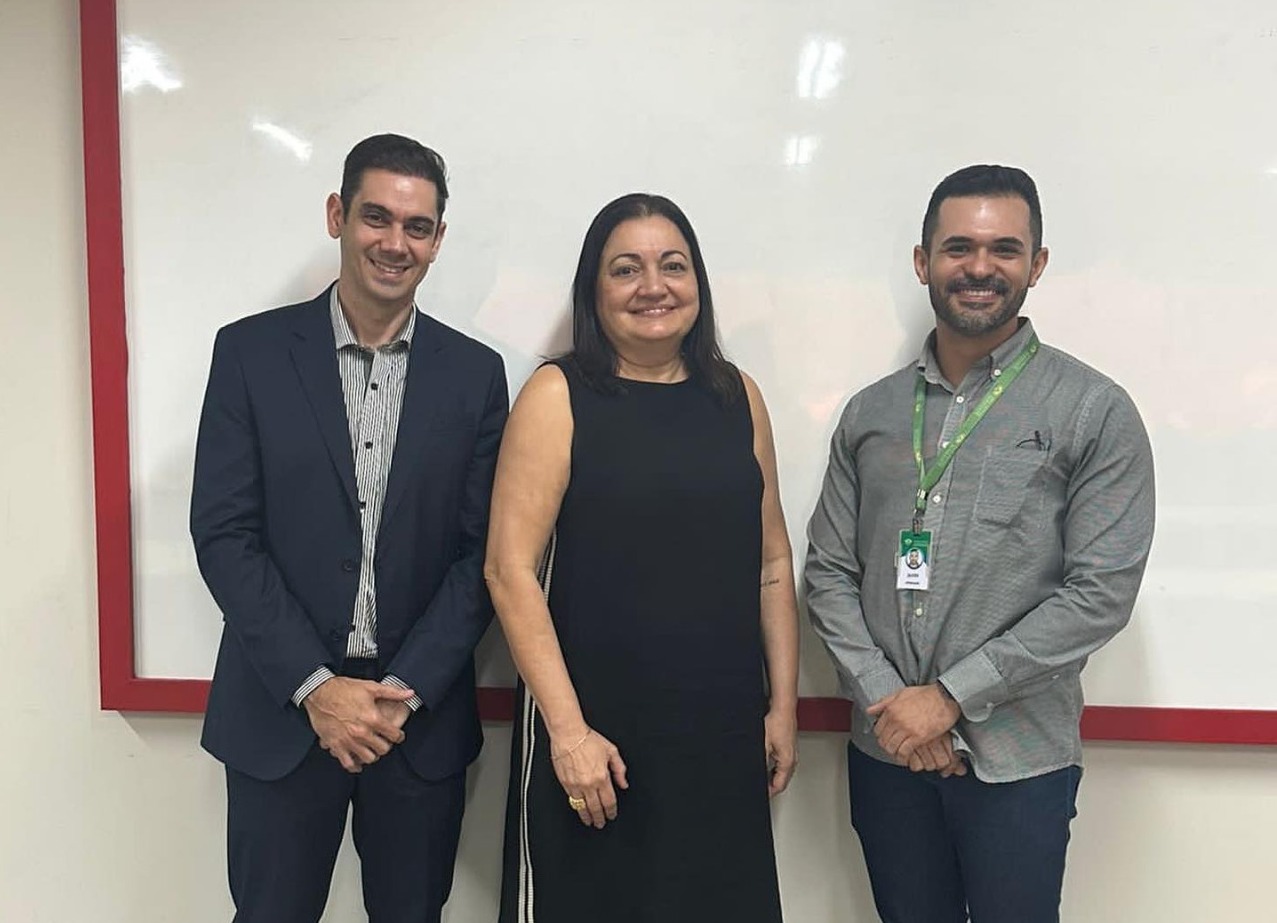 Cézar Pinheiro (controlador do município de Sobral), Sílvia Correia e Janyo Argentino (controlador da Câmara Municipal de Maracanaú)