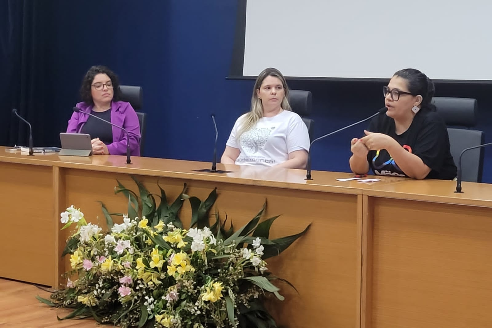 Temas do filme foram debatidos por Natasha Auto e Renata Mota, com mediação de Carina Diógenes (centro)