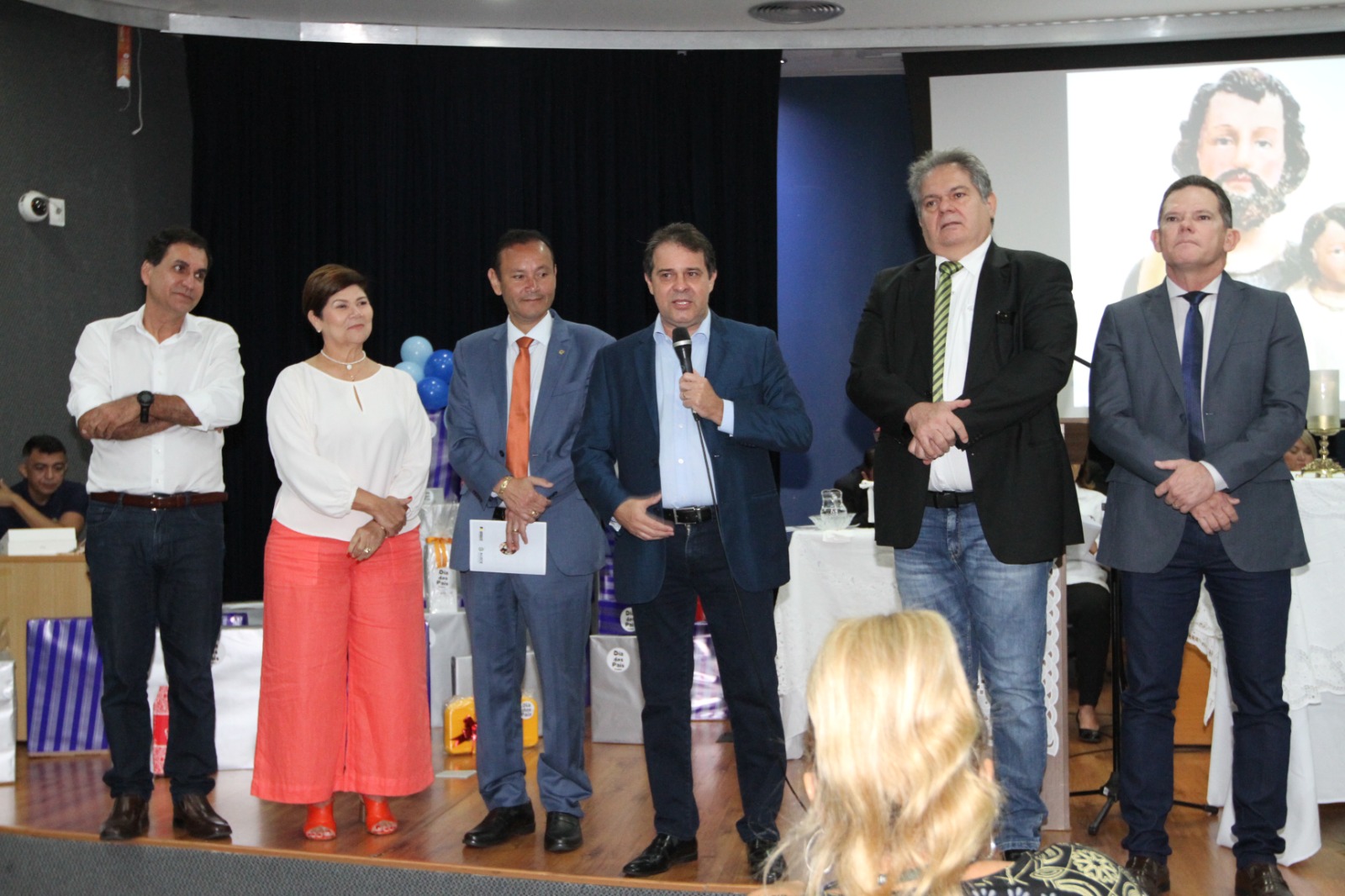 Presidente da Alece, Evandro Leitão, acompanhado do presidente da Assalce, Luis Edson Sales, e de parlamentares