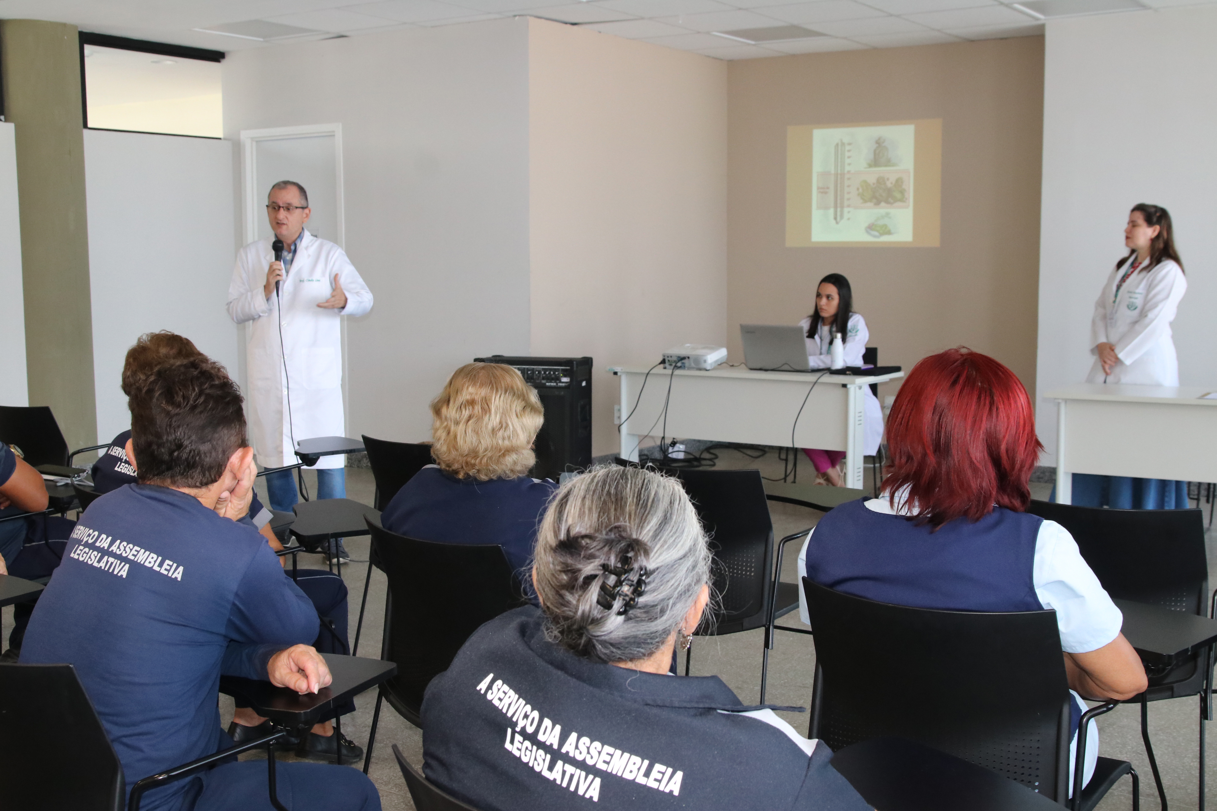 Servidores acompanharam atentos as orientações dadas na palestra