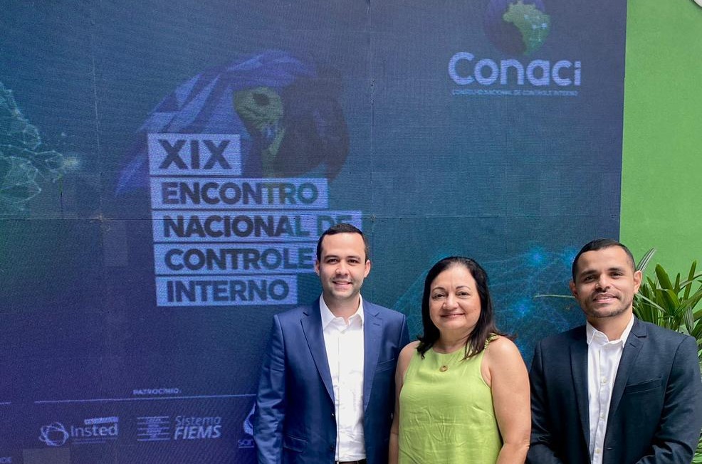 Da esquerda para direita, Airton Martins (articulador da Controladoria) , a Controladora Silvia Correia  e o assessor de Controle Interno, Édipo Henrique
