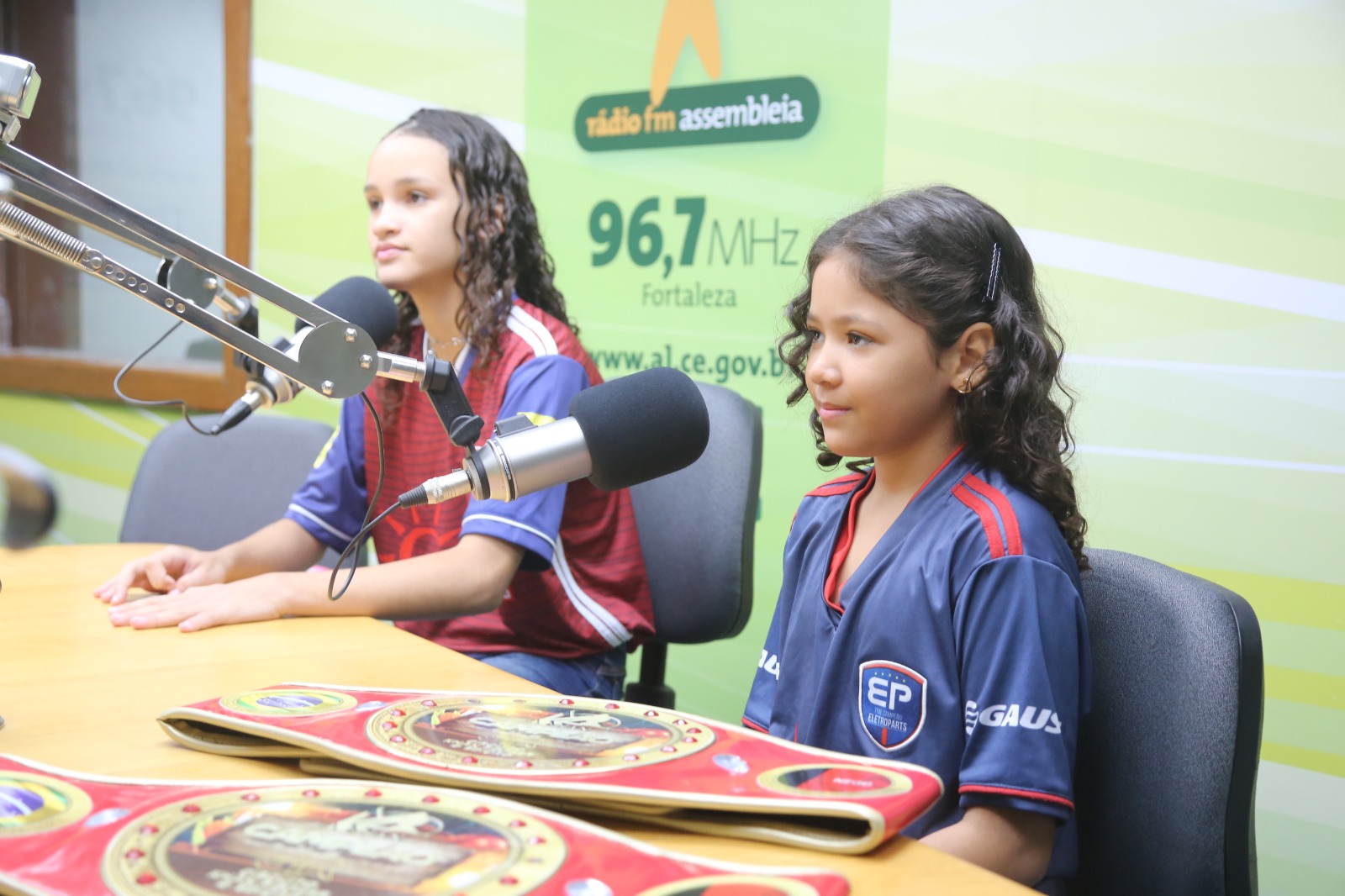 Cínthia e Esther Ferreira durante entrevista à Rádio FM Assembleia