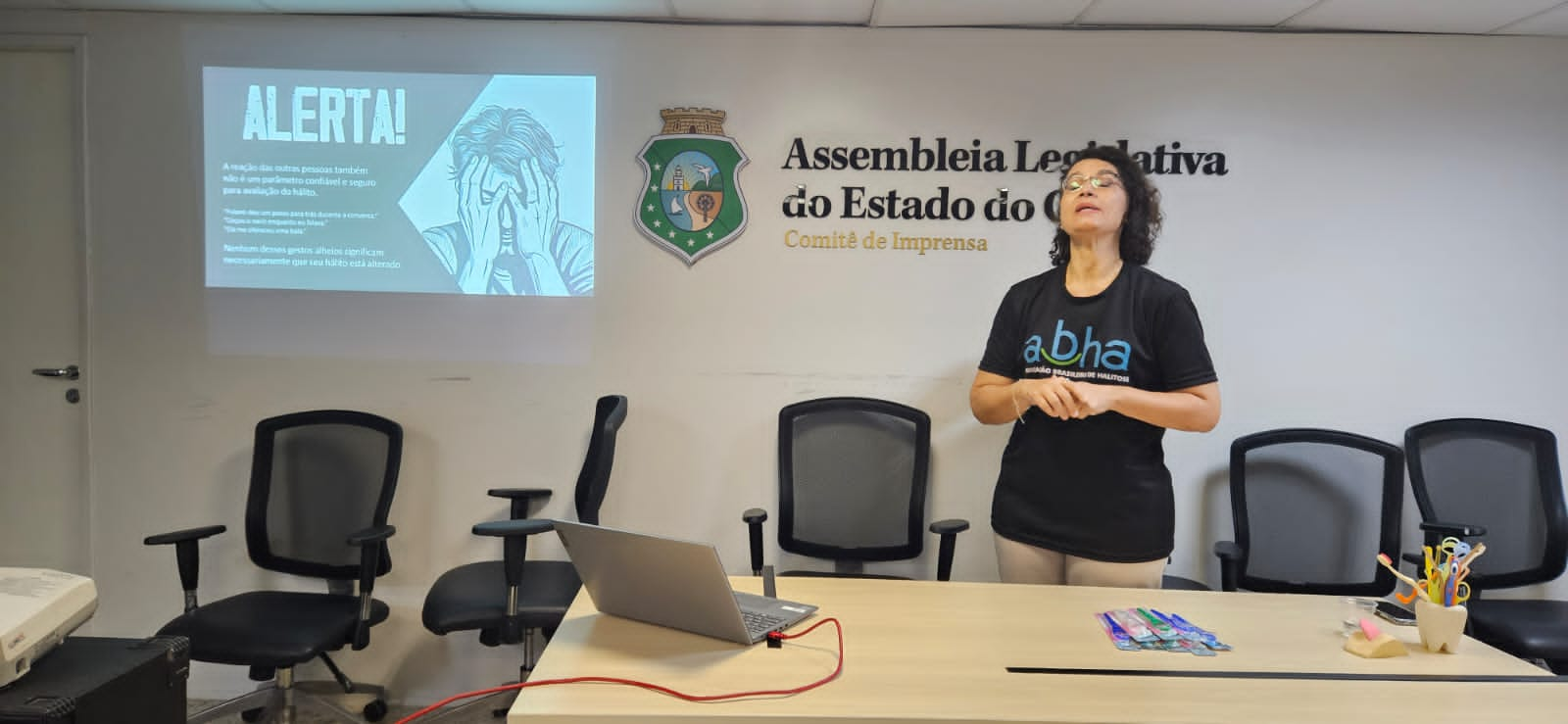 Palestra foi feita pela odontóloga Vera Araújo Magalhães