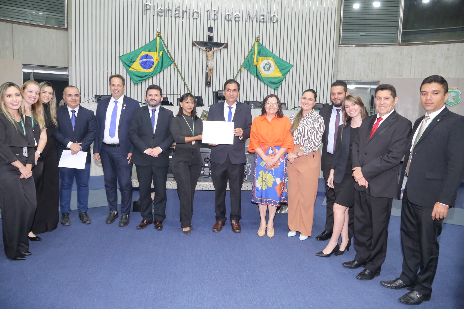 Presidente da Assalce, Luis Edson Sales, recebe homenagem representando a entidade