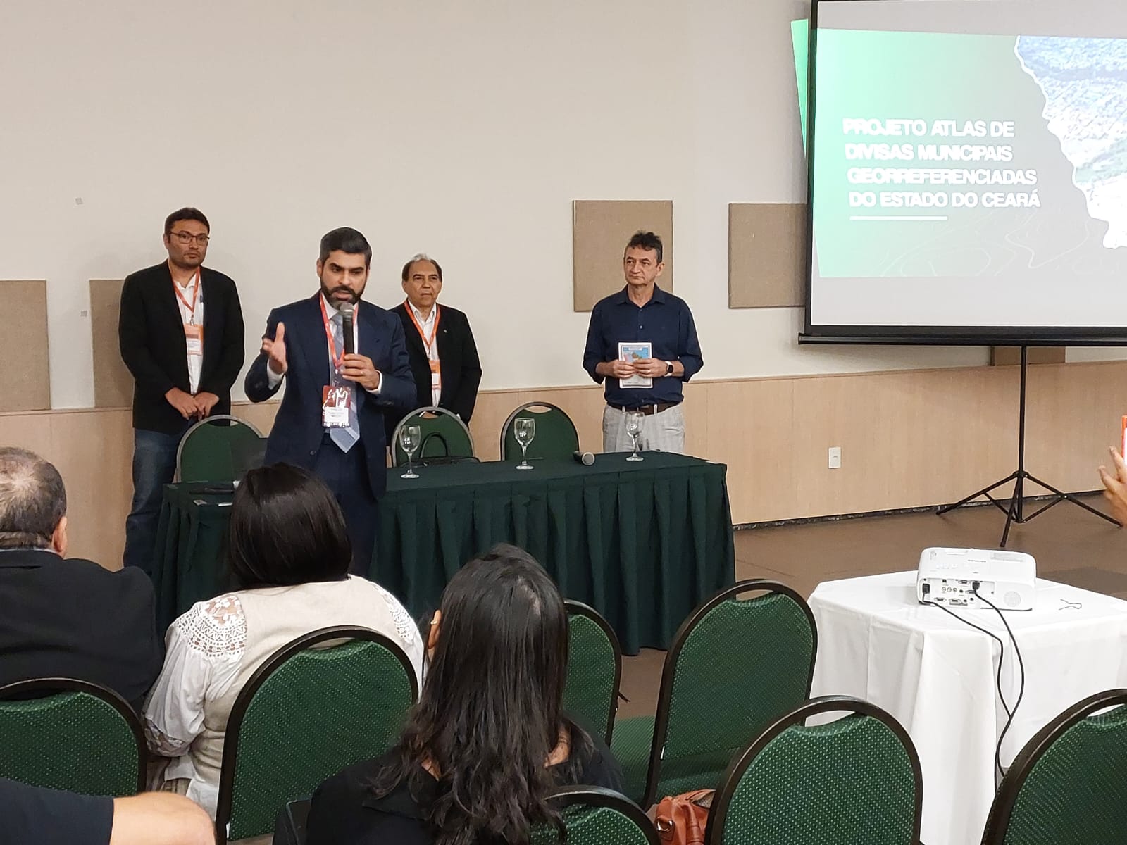 Presidente do Celditec, deputado Queiroz Filho, na apresentação