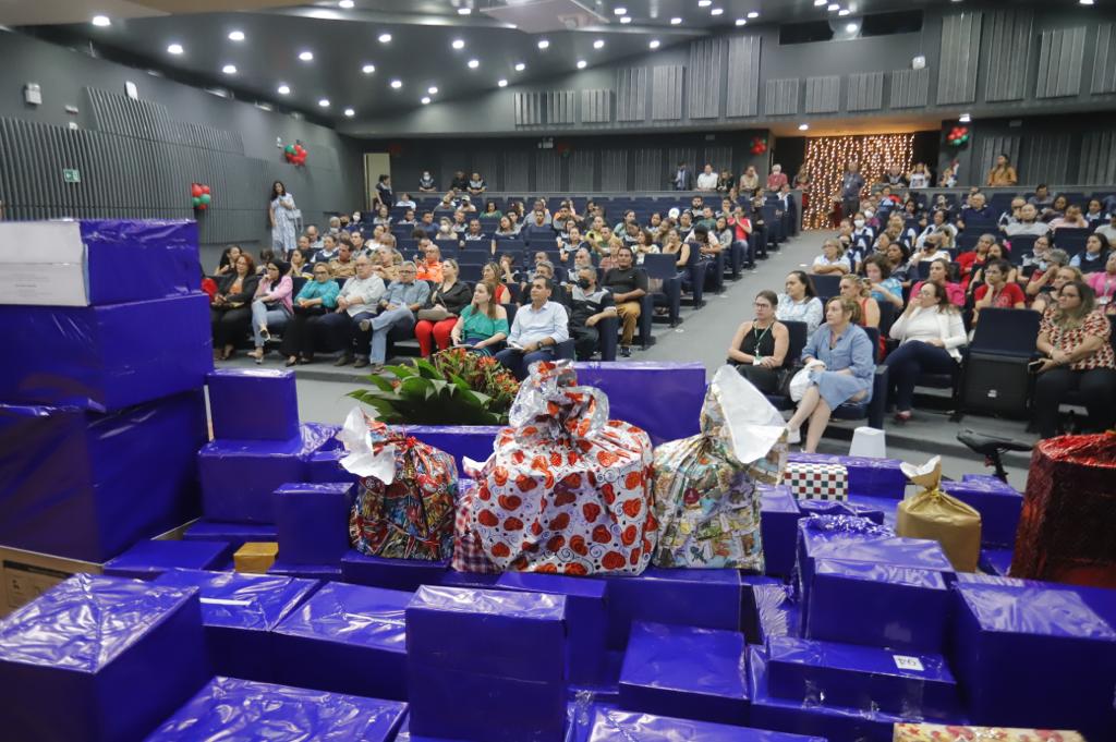 Confraternização de Natal aconteceu em clima de descontração e com sorteio de muitos brindes
