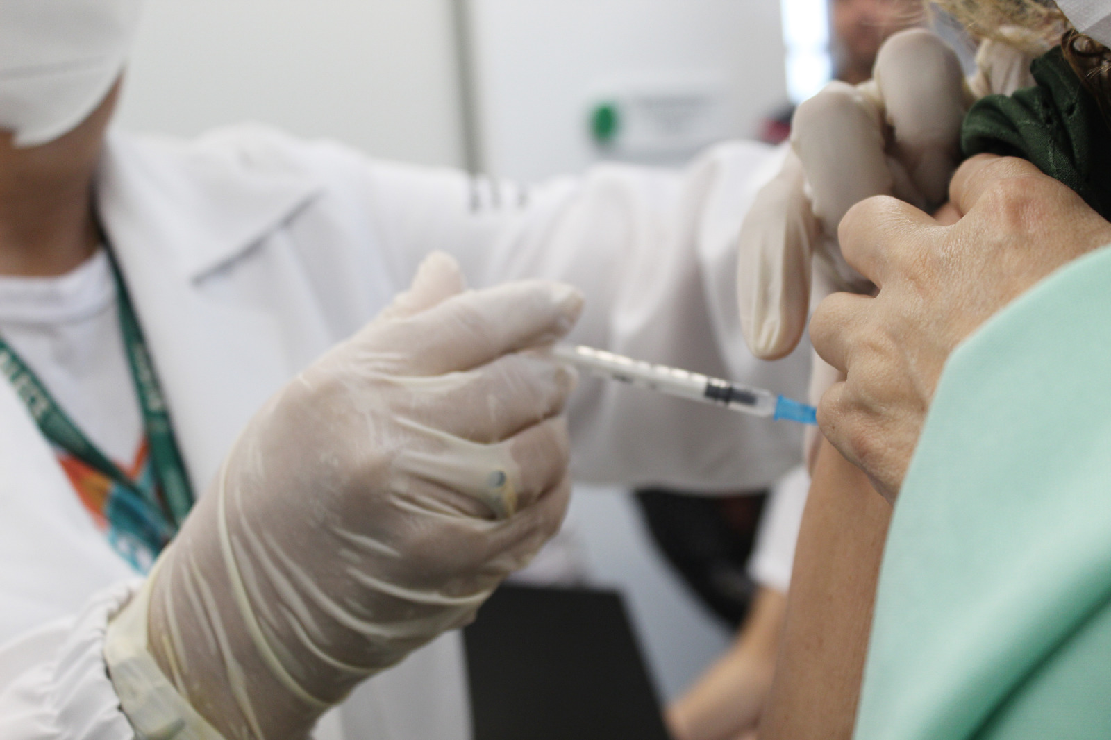 Aplicação da vacina em adolescentes prossegue até 31 de dezembro
