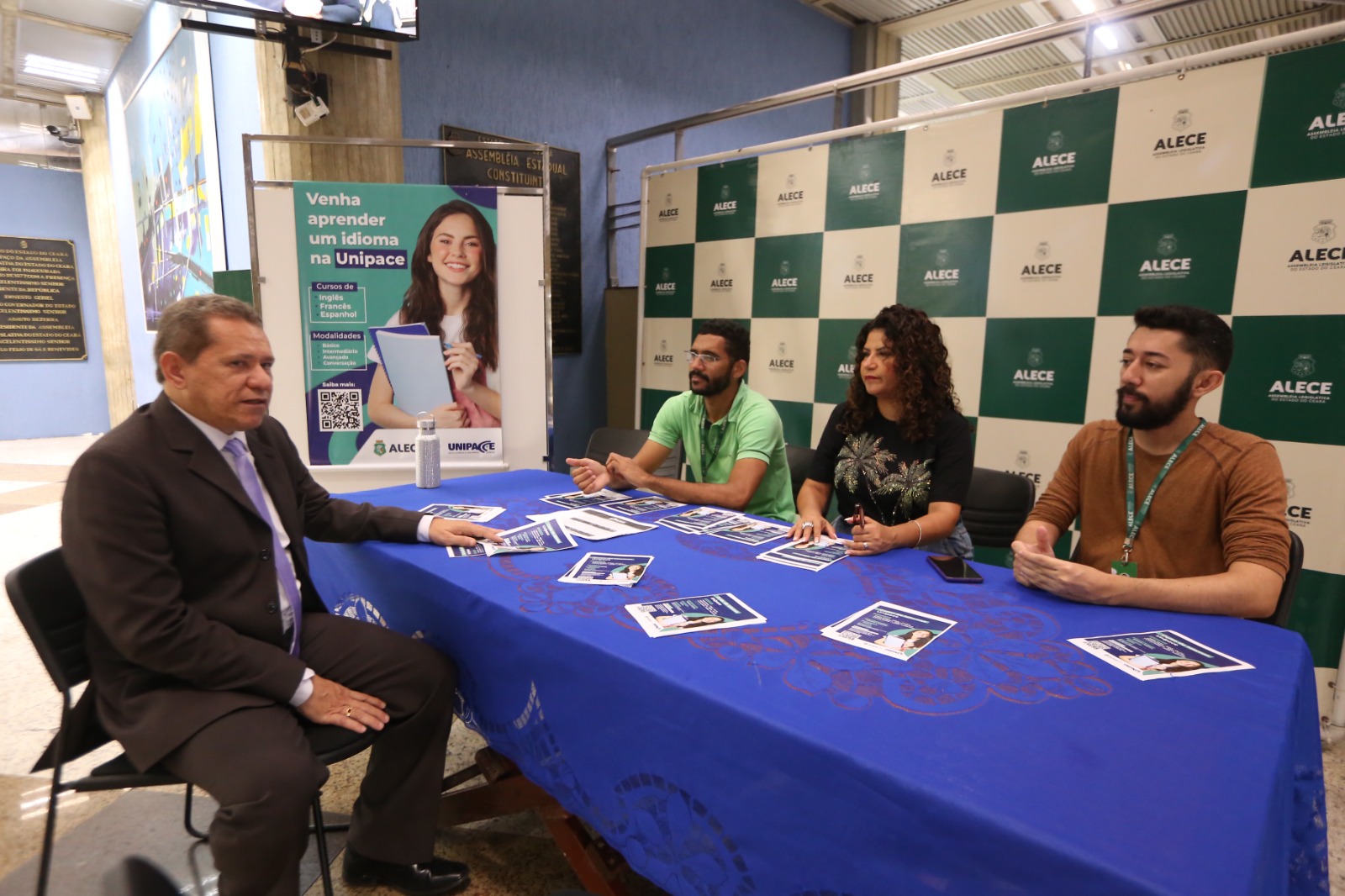 Cursos contemplam idiomas de Inglês, Francês e Espanhol