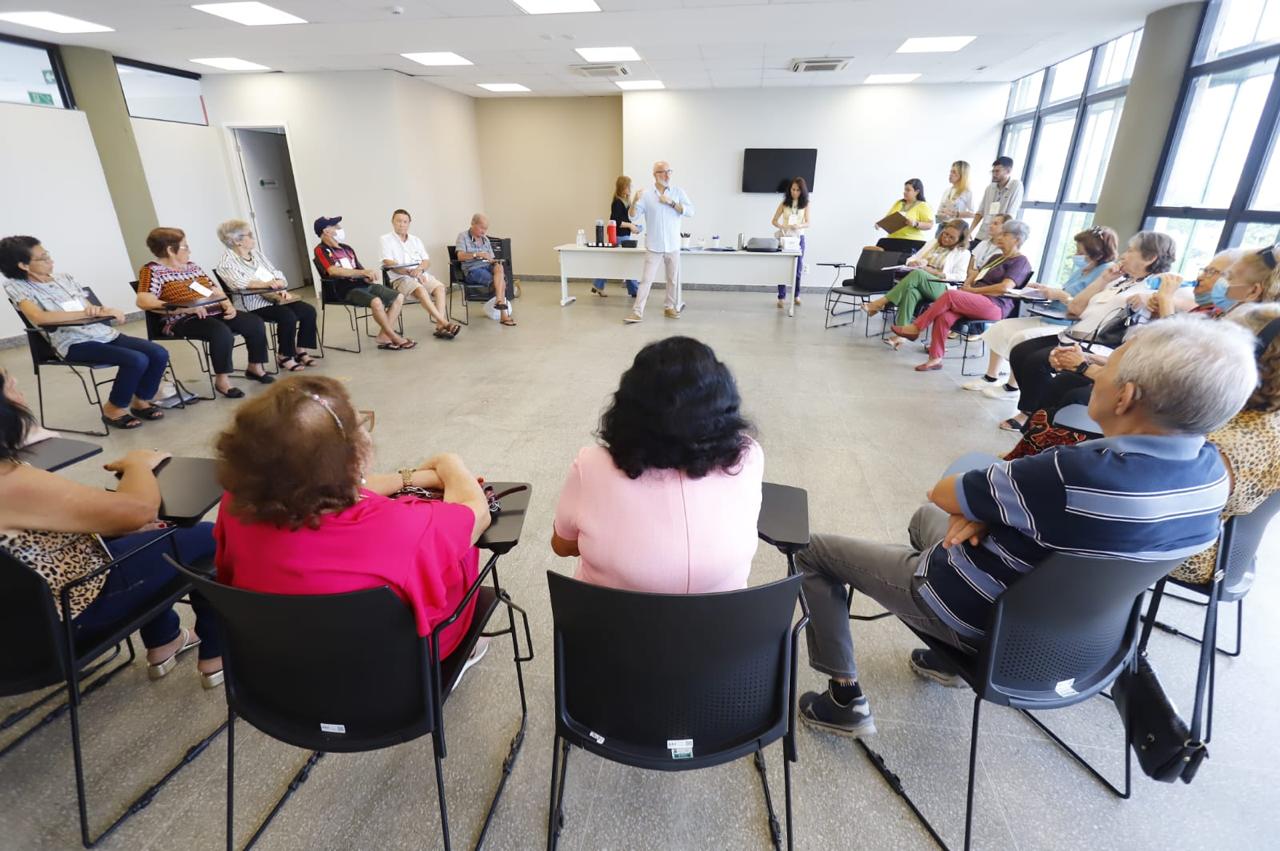 Participantes durante atividade da oficina