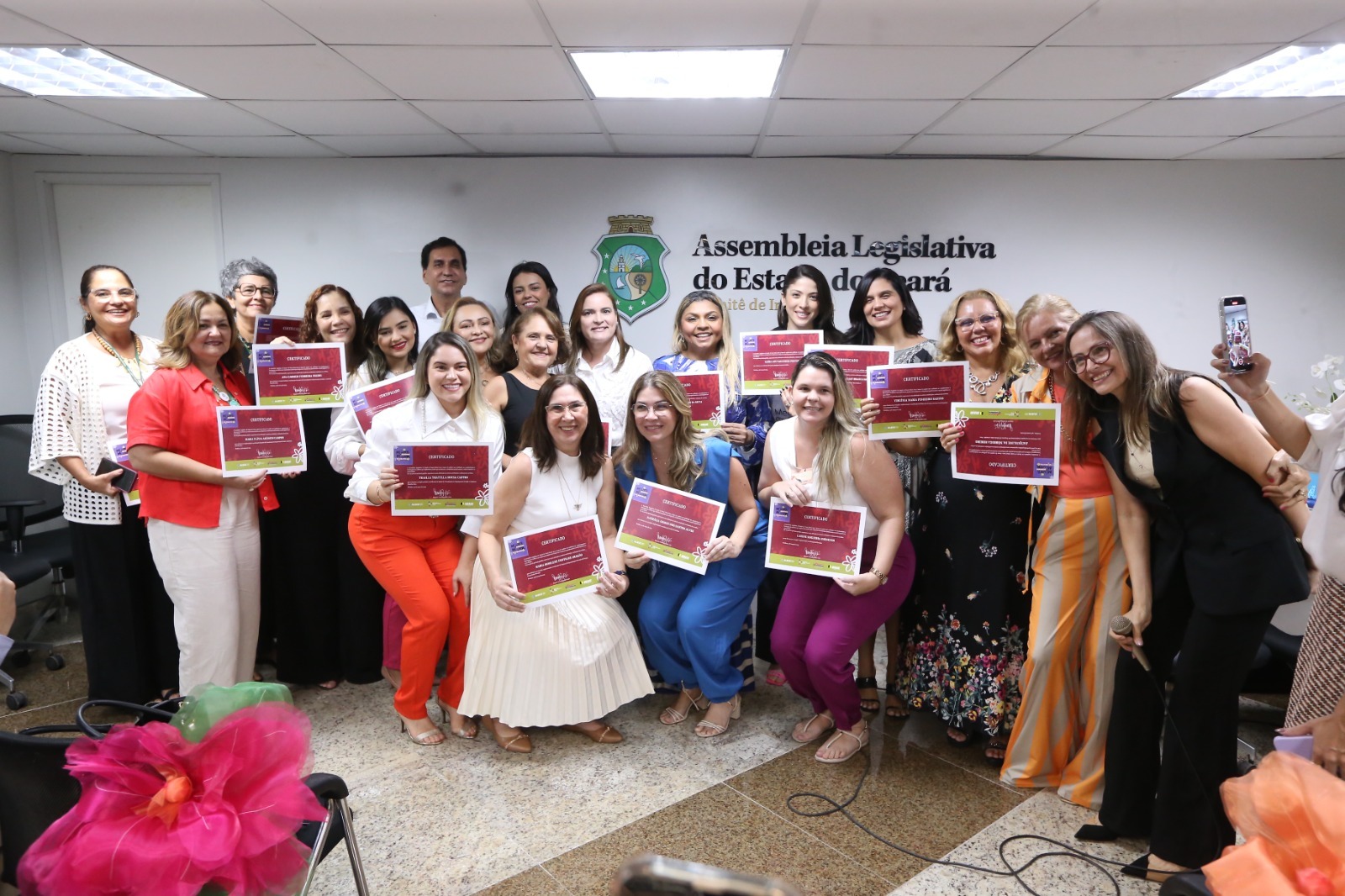 Servidoras receberam homenagens em atividade no Comitê de Imprensa da Alece