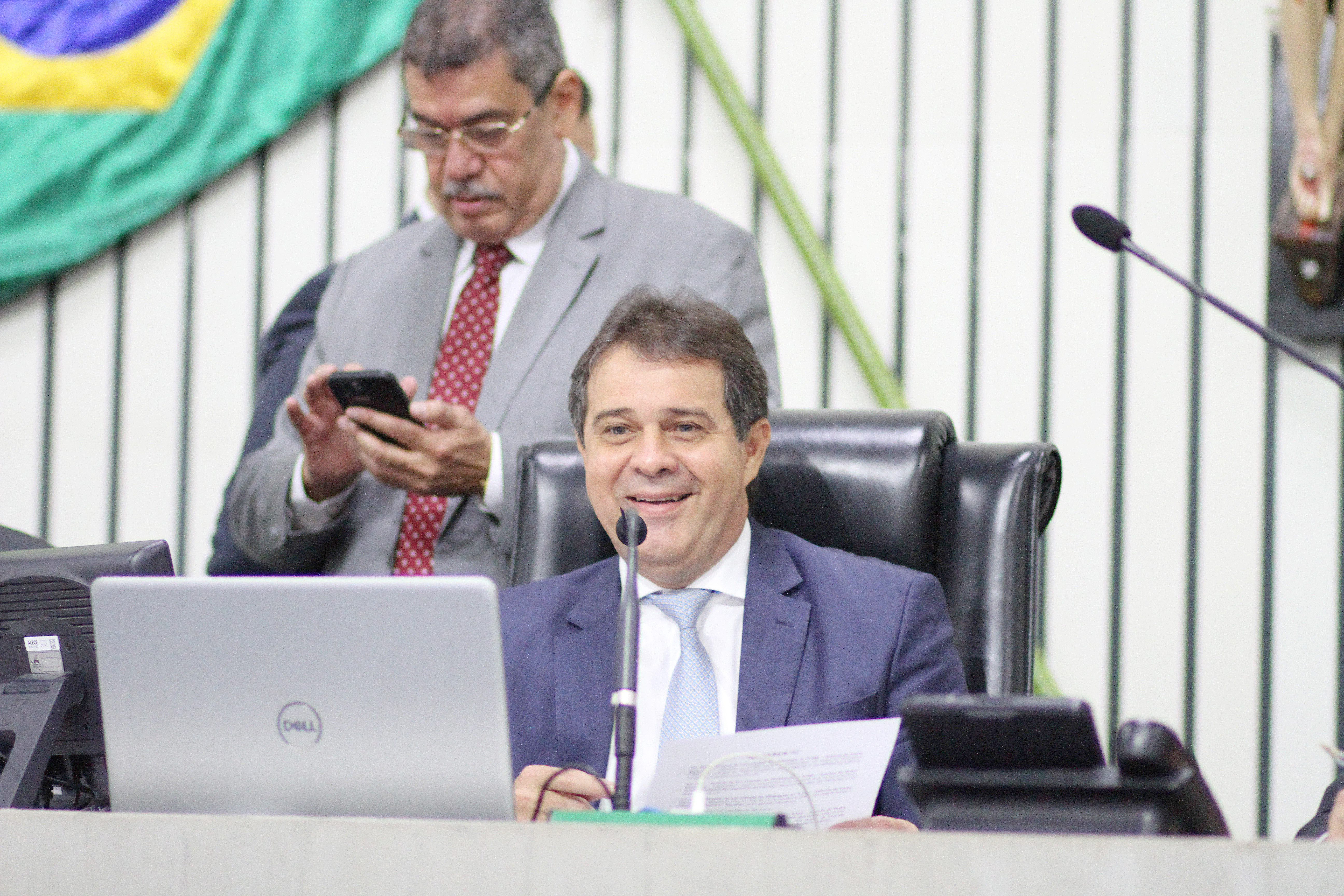 Presidente da Alece, Evandro Leitão, ao fazer o anúncio