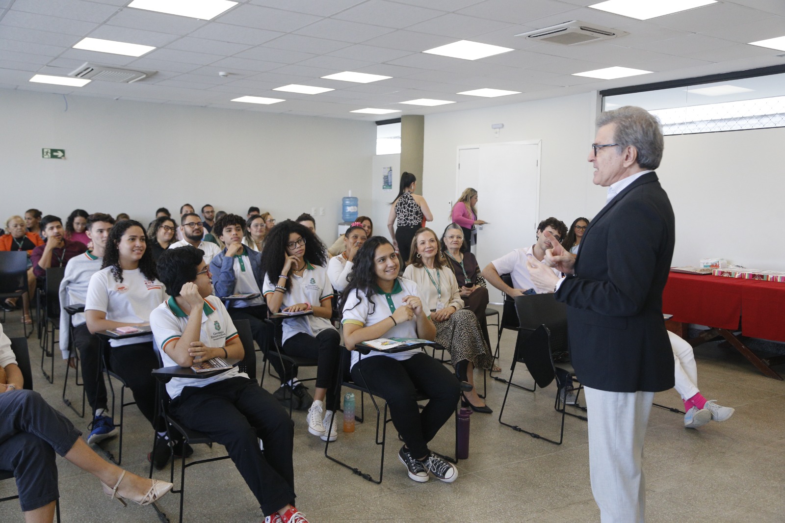 Luciano Lopes, consultor do Sebrae, durante a palestra