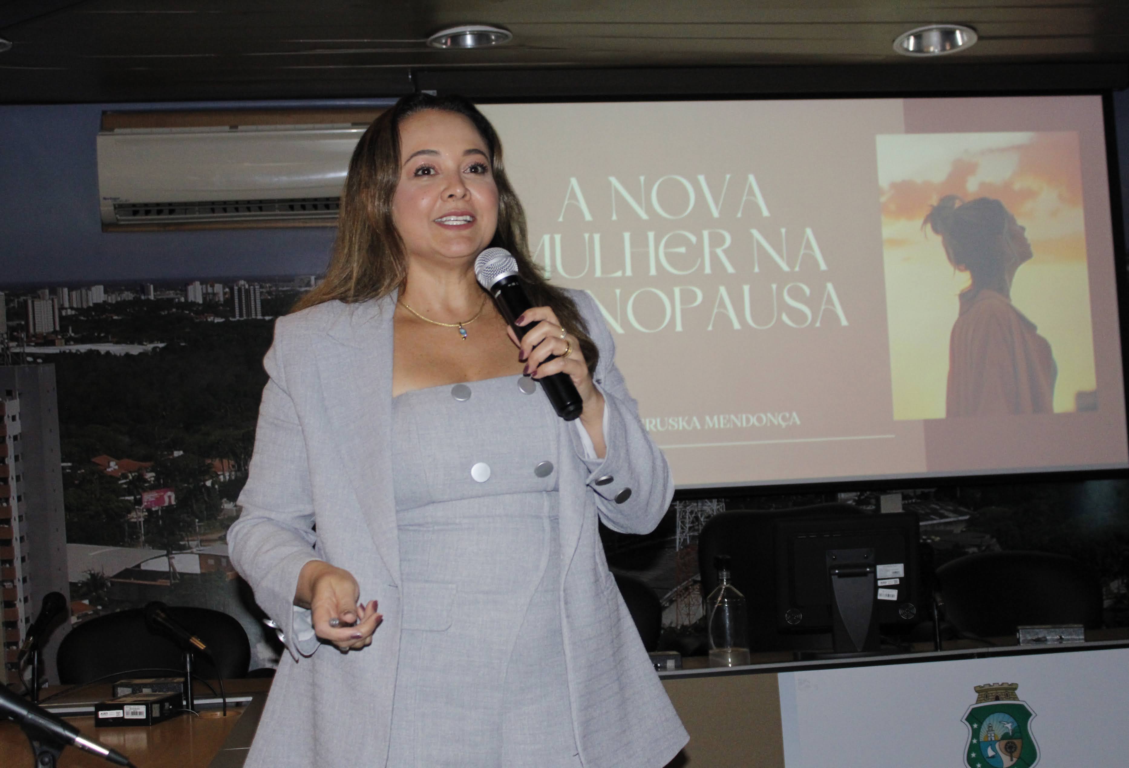 Veruska Mendonça, ginecologista da Célula de Clínica Médica do DSAS, foi a palestrante