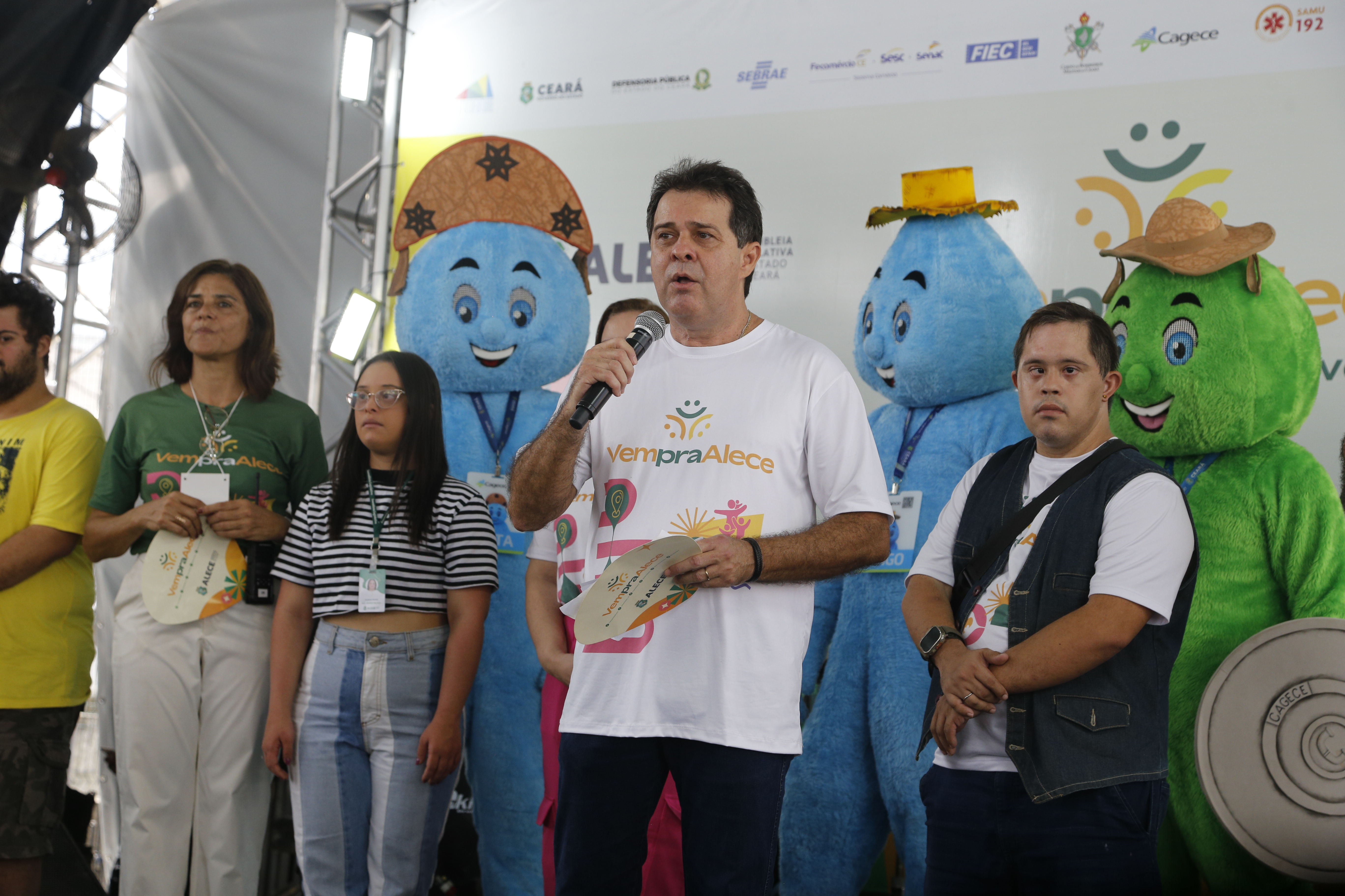 Presidente Evandro Leitão fala aos presentes