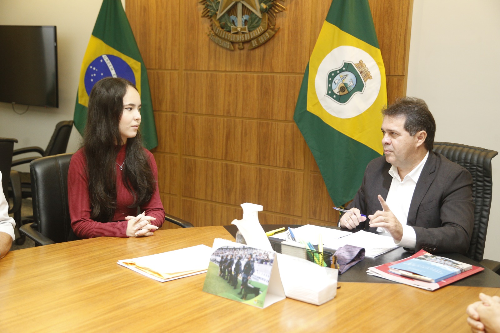 Presidente Evandro Leitão recebeu a estudante Isadora Cristina, recém aprovada para Medicina