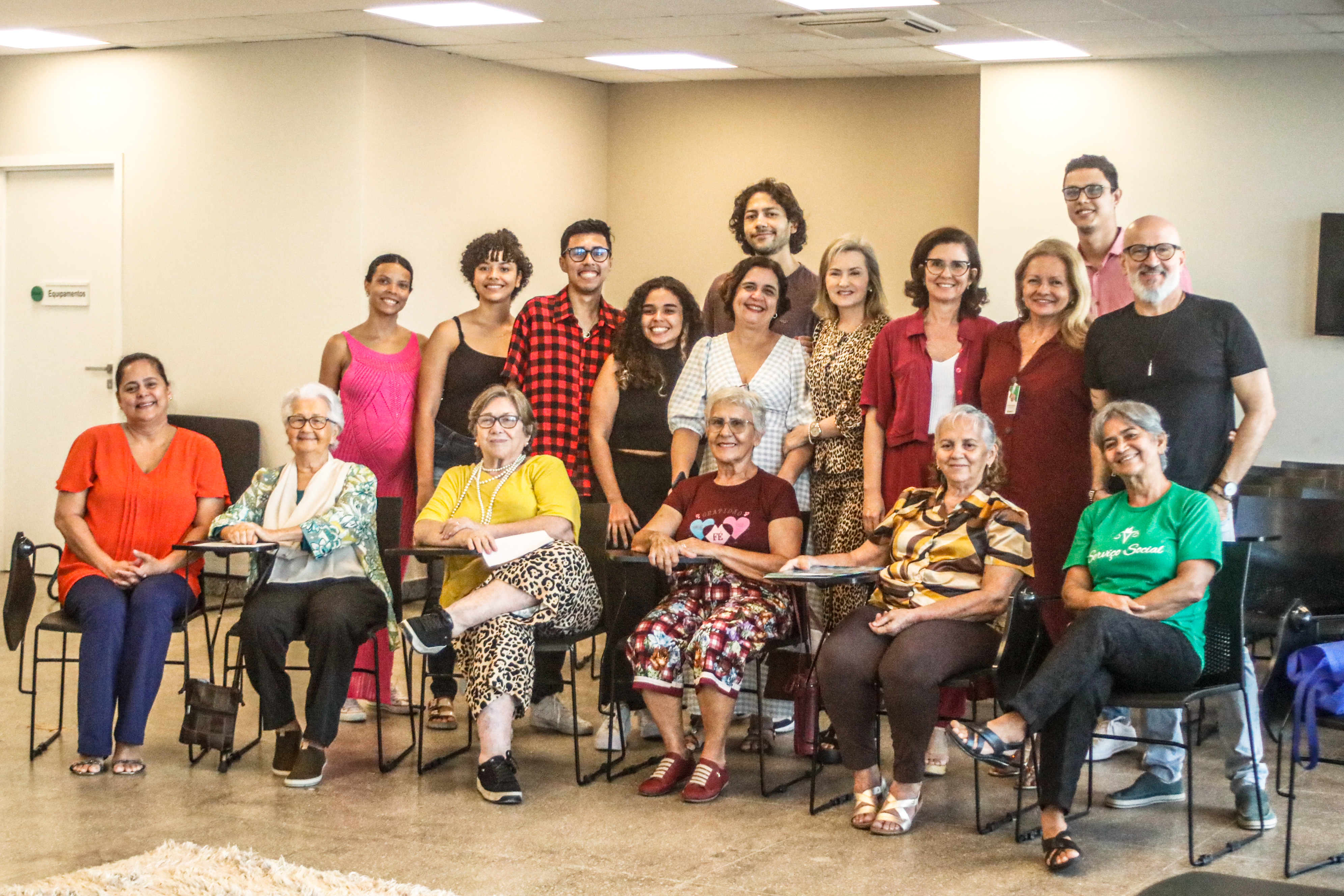 Participantes do encontro realizado nesta quinta-feira (13/06)