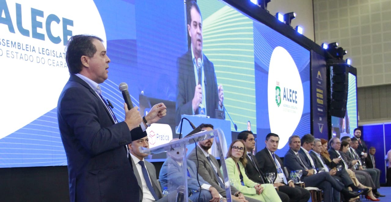 Deputado Evandro Leitão, presidente da Alece, na abertura do Seminário