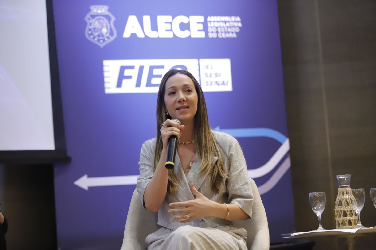 Amanda Melo, articuladora do CRS da Alece, durante o evento