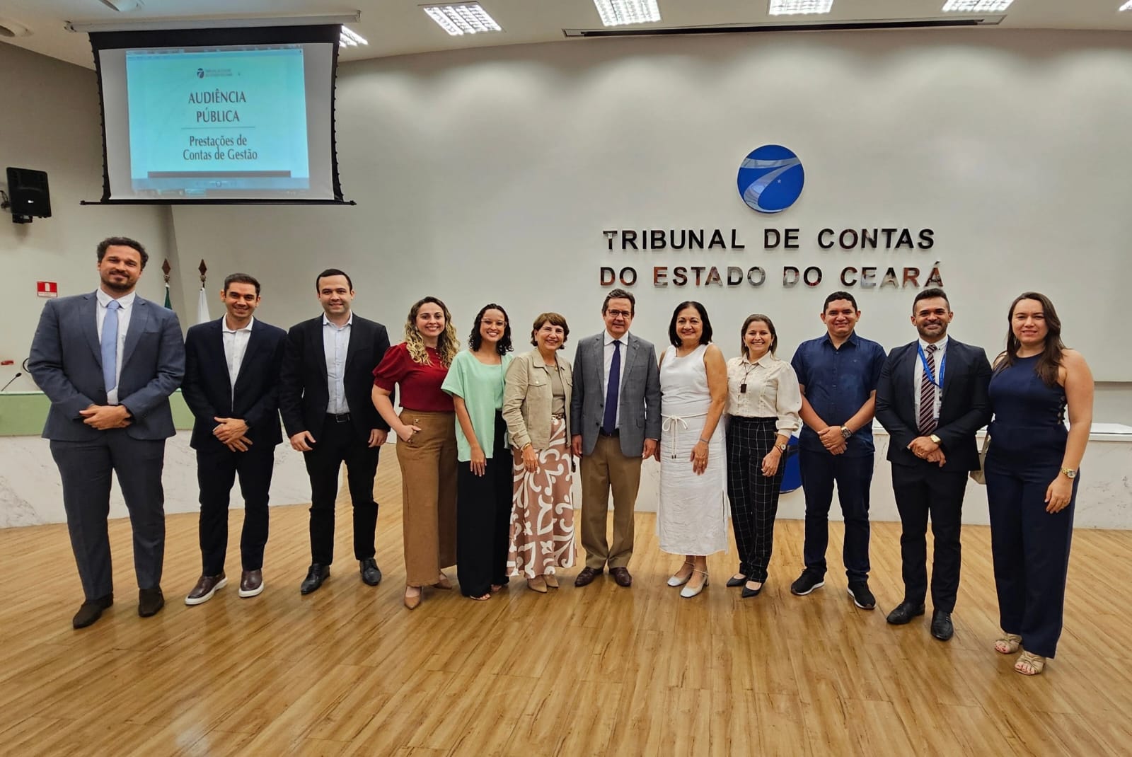 Participantes da audiência, na sede do TCE-CE