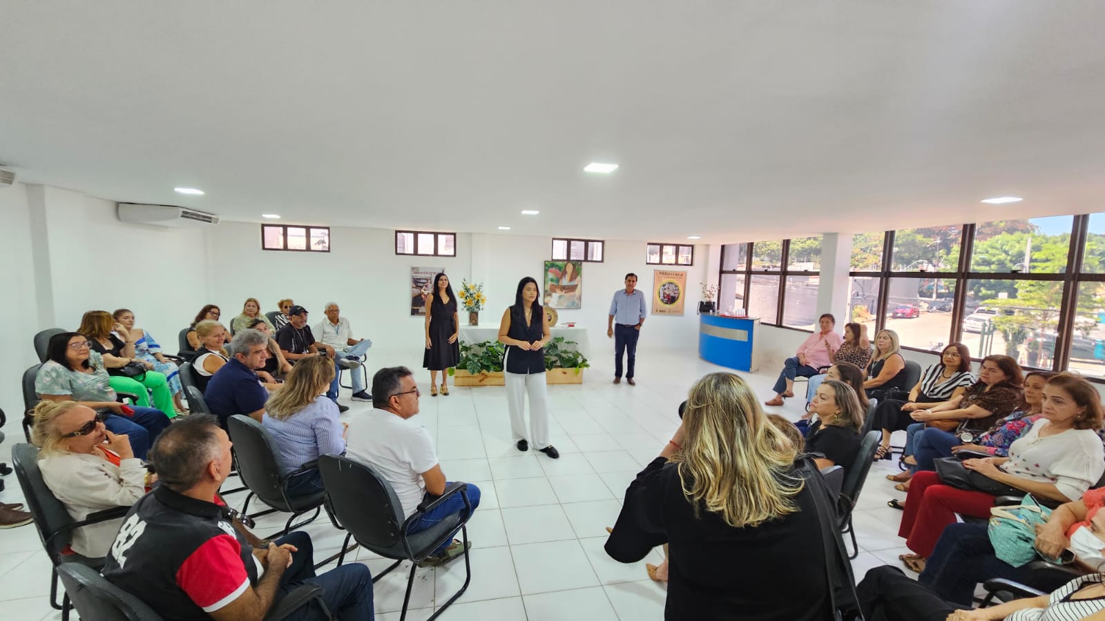 Servidores discutem "Comunicação Não-Violenta" no curso Em Rodas de Biblioterapia