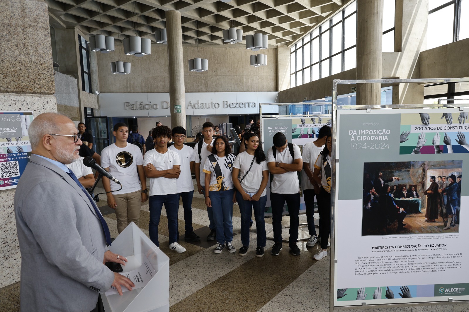 Exposição conta história das 7 constituições do país