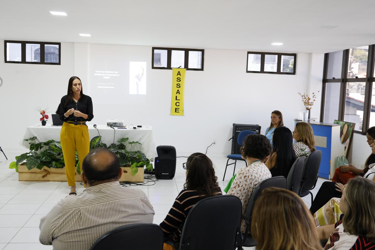 A jornalista e especialista em comunicação, Débora Brito, uma das palestrantes do evento, explica comunicação assertiva