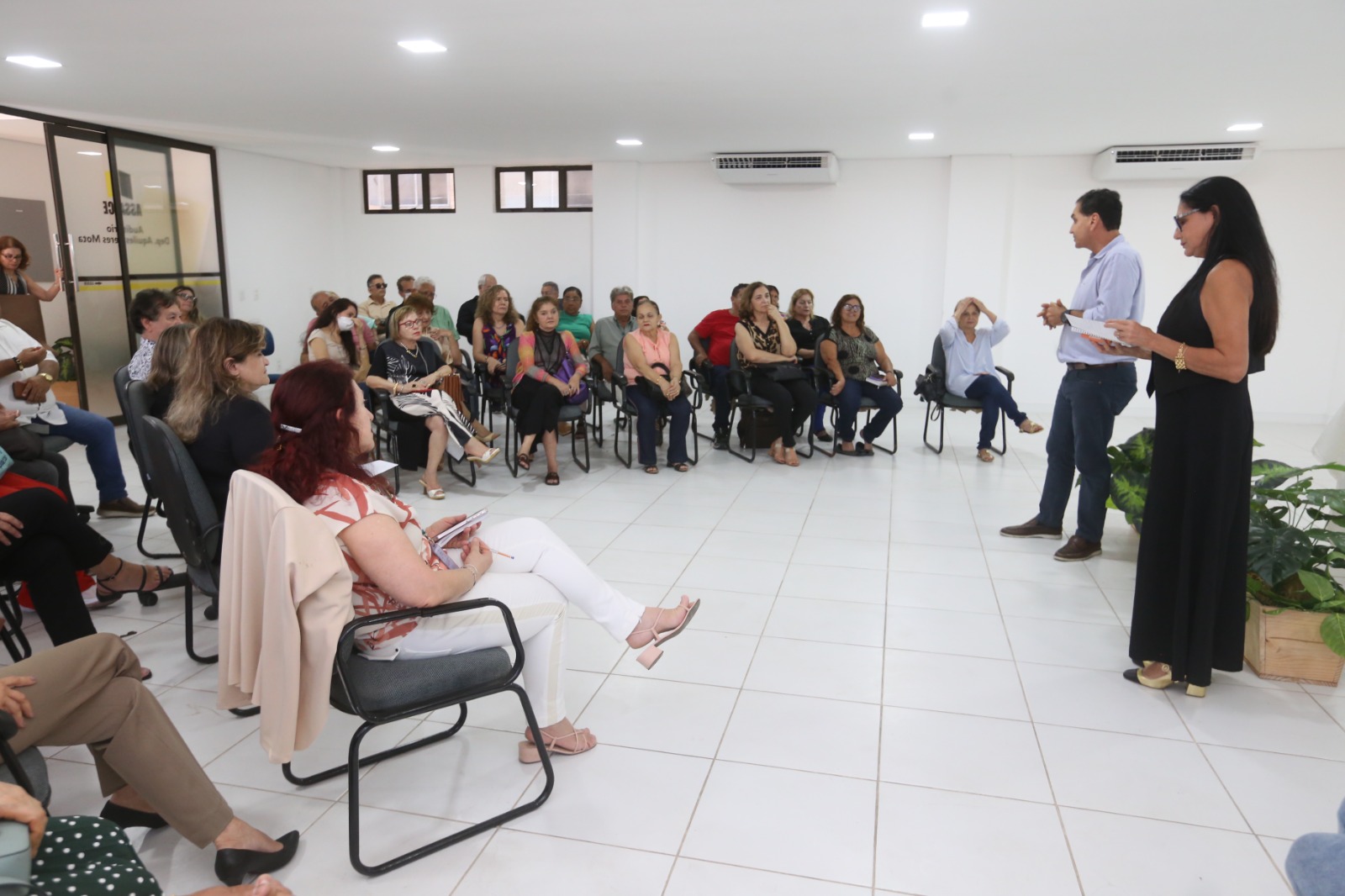 Luis Edson, presidente da Assalce, e Jacqueline Assunção, abriram o evento