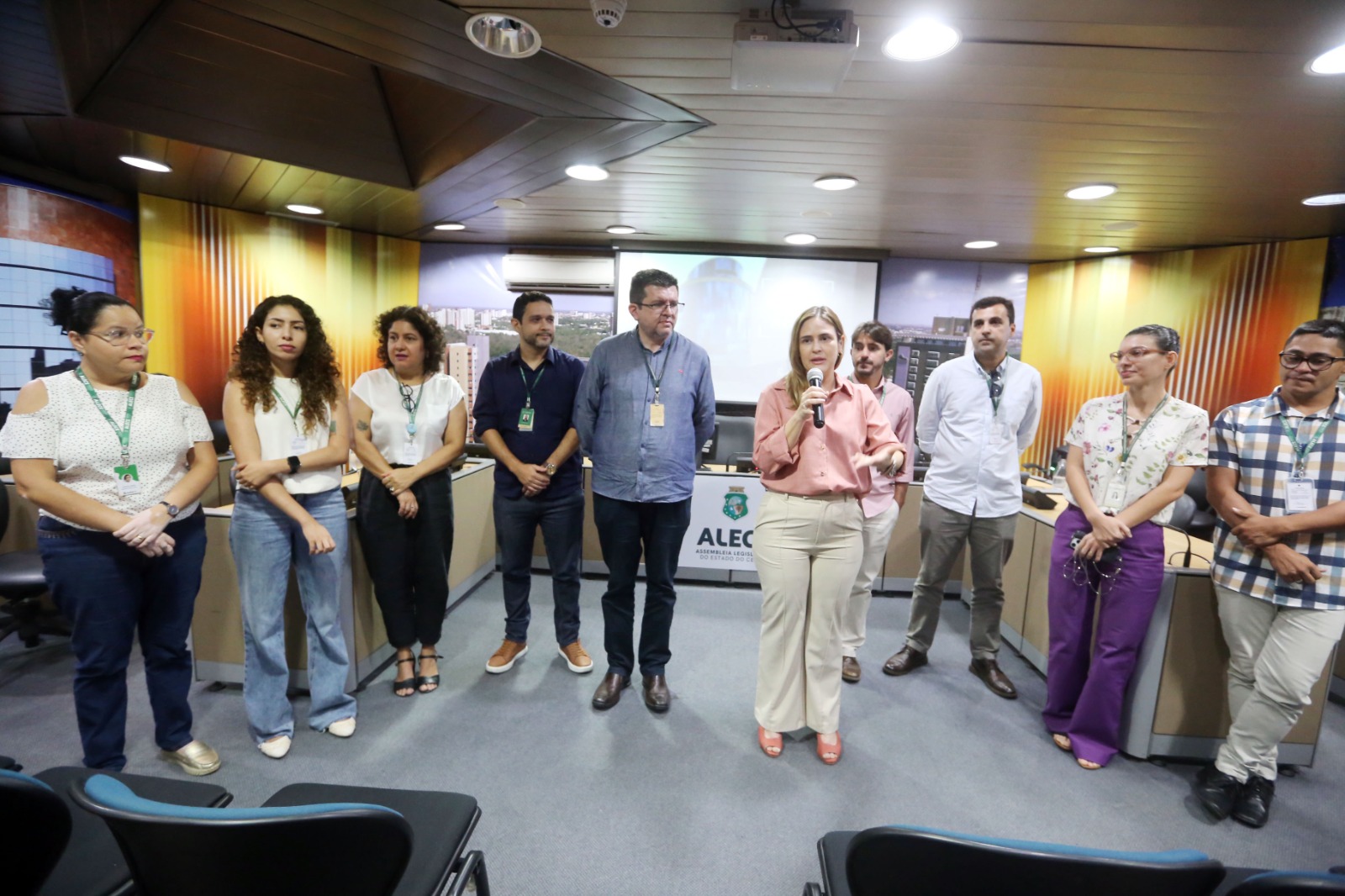 Giselle Dutra, coordenadora de Comunicação Social da Alece, durante a apresentação