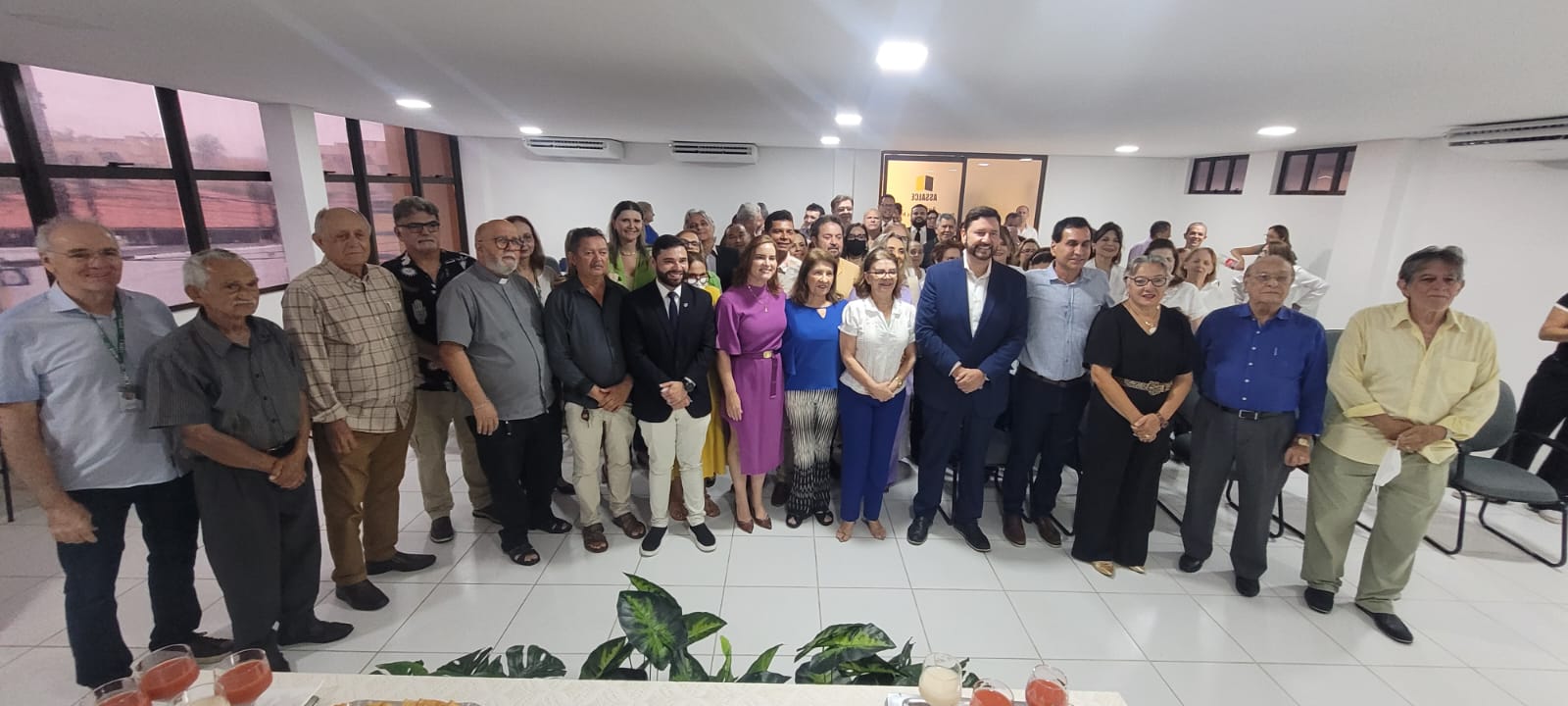 Integrantes da Assalce durante a visita do presidente eleito da Alece, Romeu Aldigueri