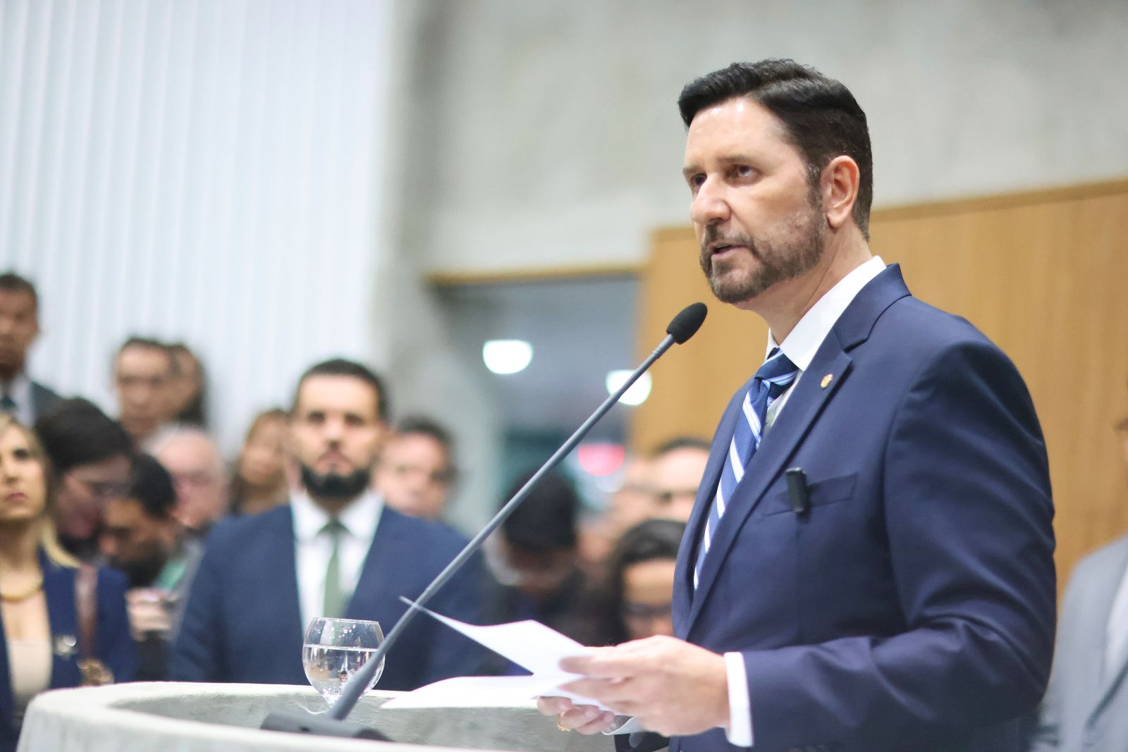 Deputado Romeu Aldigueri durante o discurso de posse como presidente da Alece