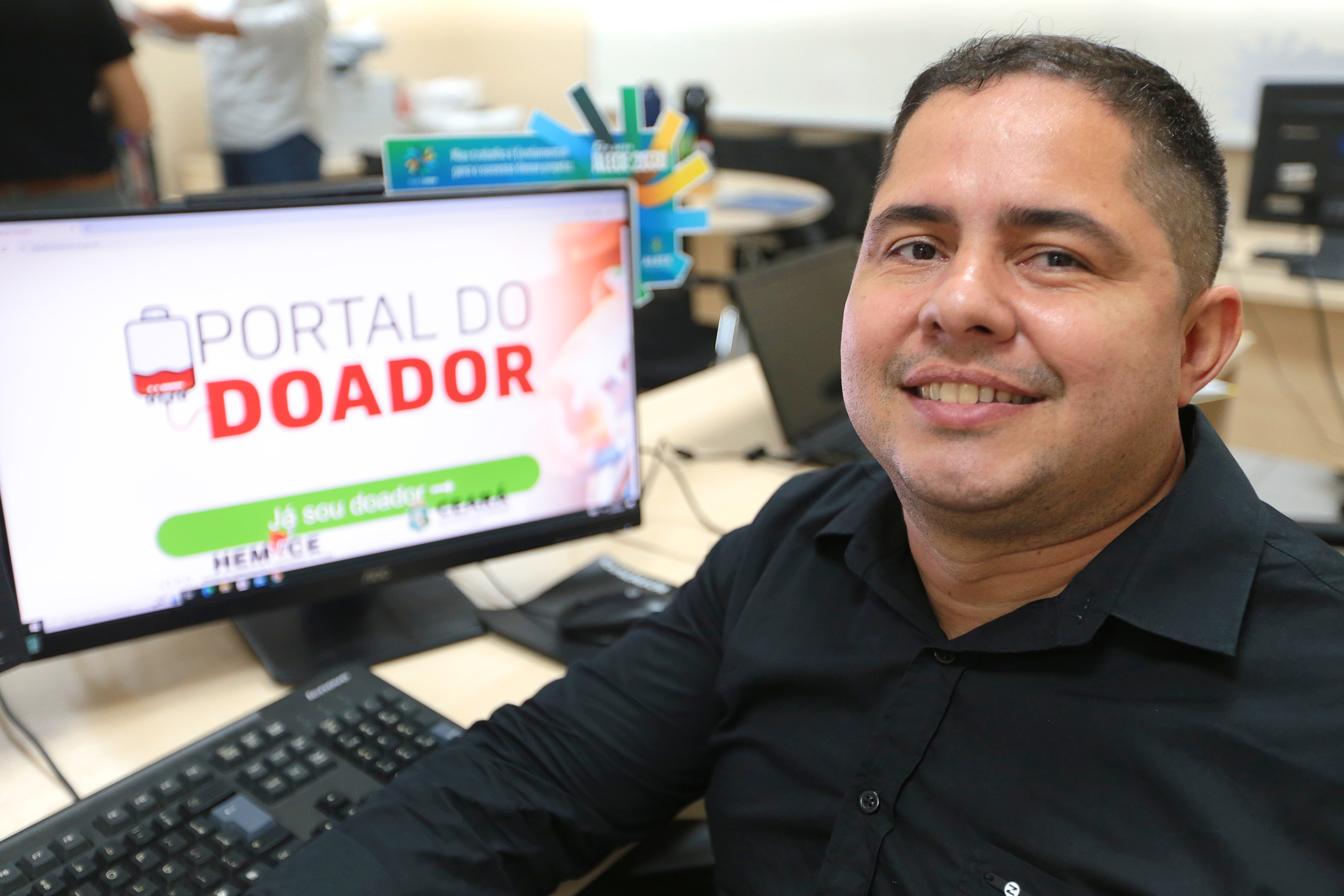 O servidor Leandro Rocha doa sangue desde 2007 e já contabiliza 34 doações