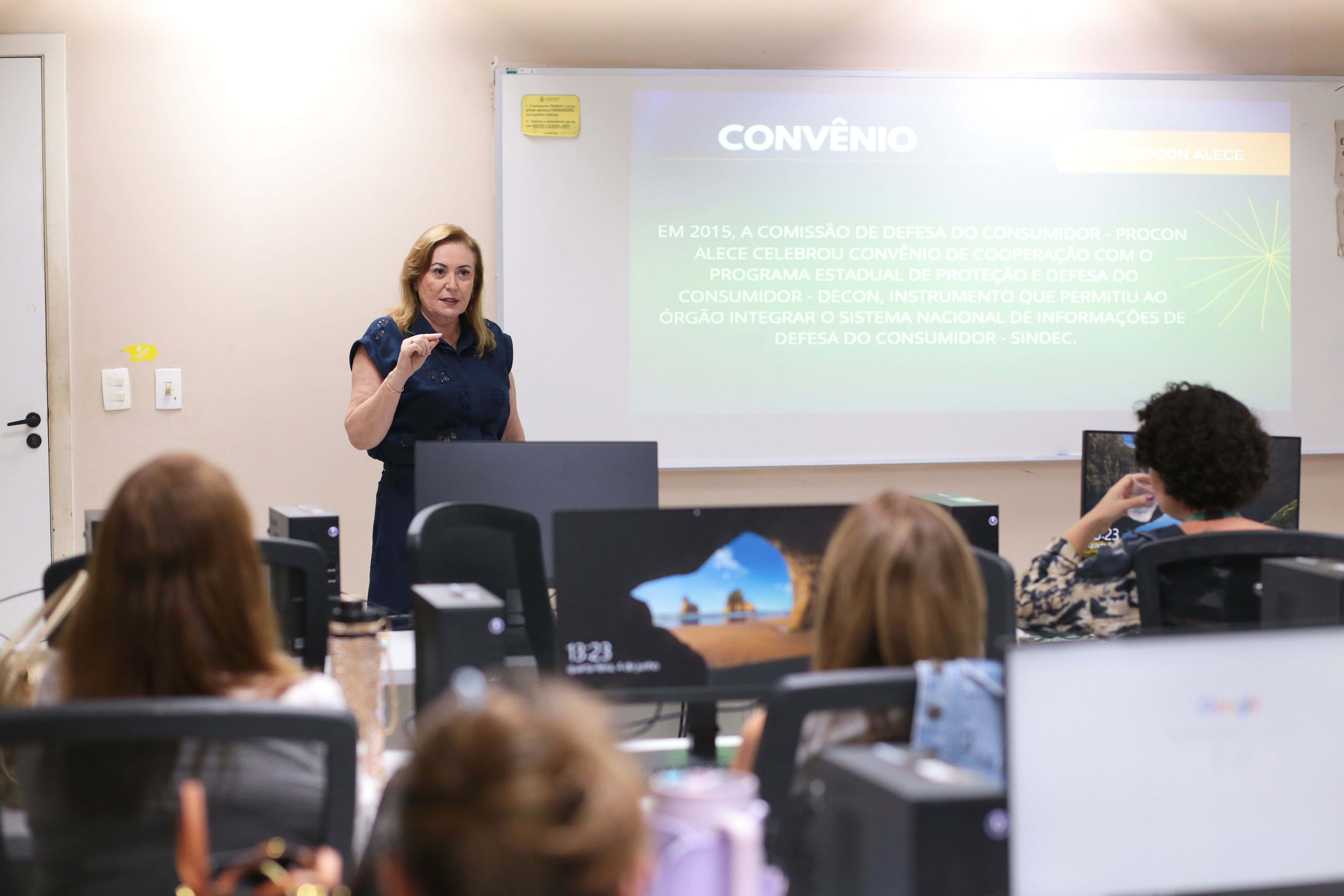 Curso tem duas turmas em junho para contemplar toda a equipe do Procon Alece