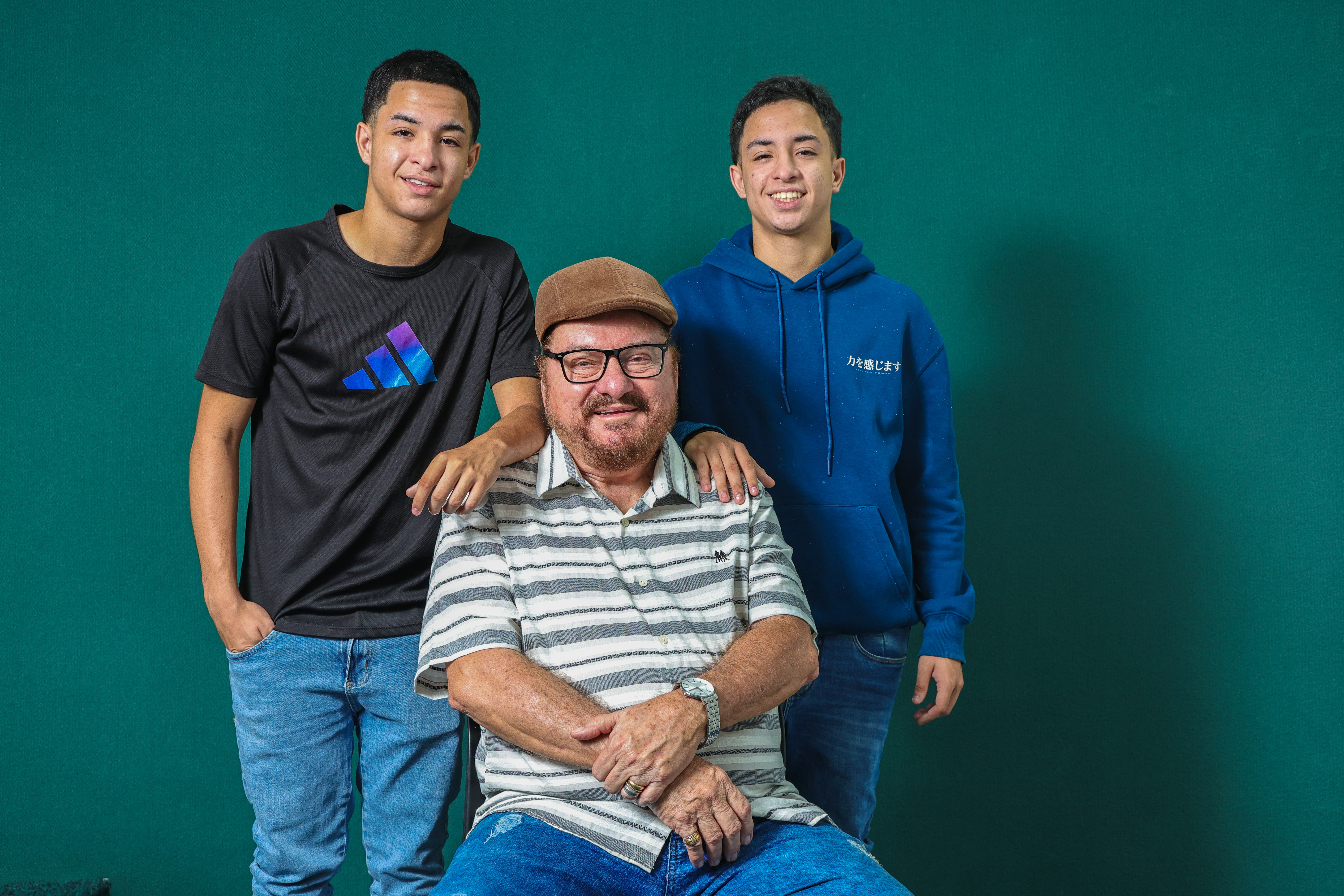 Thadeu Nobre, servidor do Malce, e os filhos Thiago e Arthur na Alece