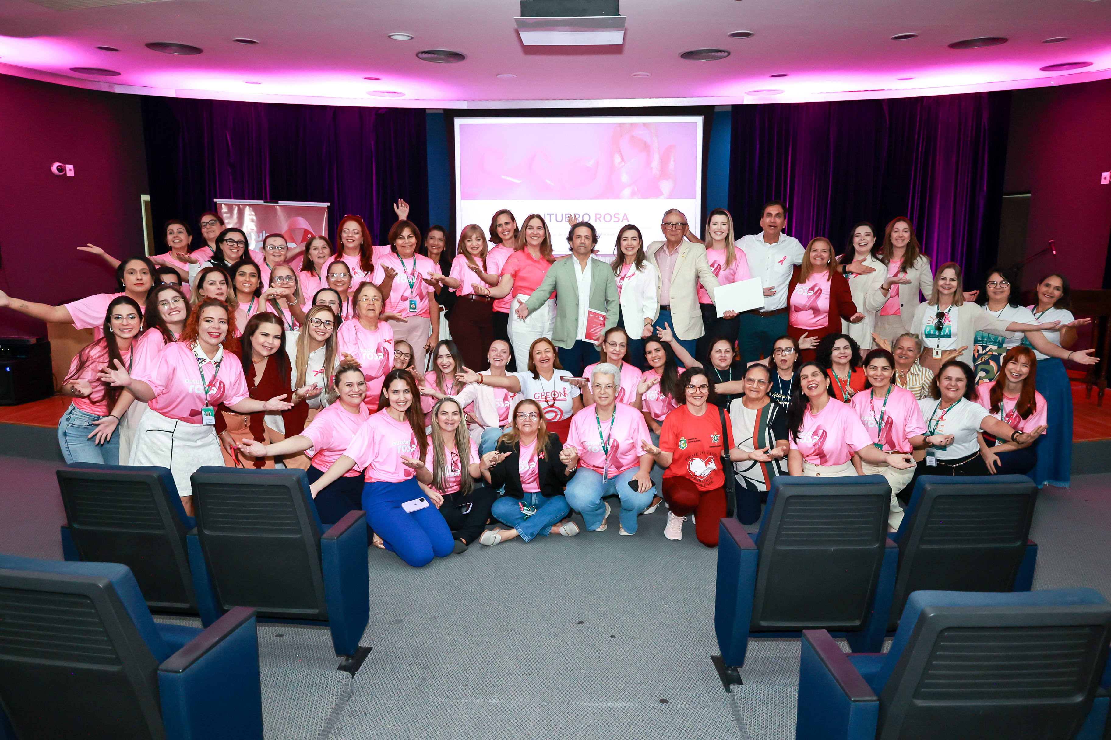 Campanha Outubro Rosa na Alece está realizando ações de conscientização para o público interno e externo