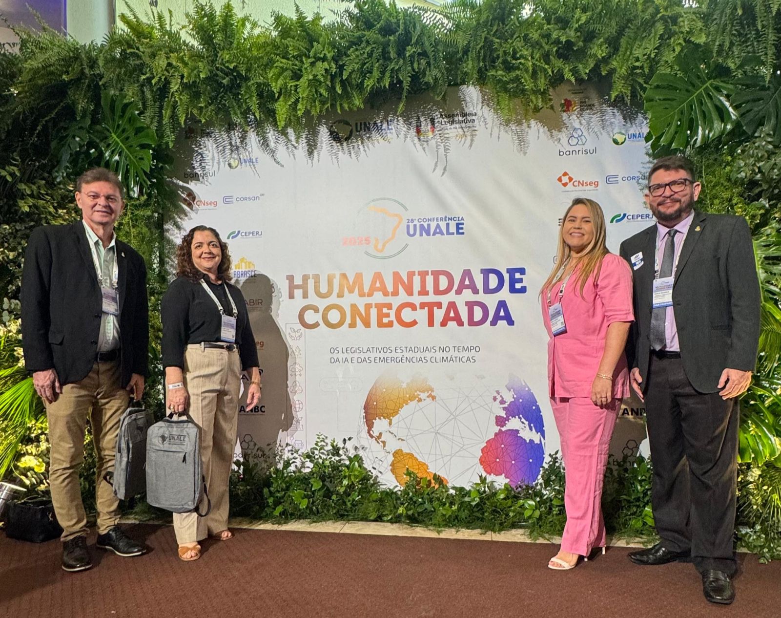 Diretor legislativo Carlos Martins, titular da Codins, Heline Joyce, presidente da Copad, Thailla Castro e analista legislativo Márcio Moreira