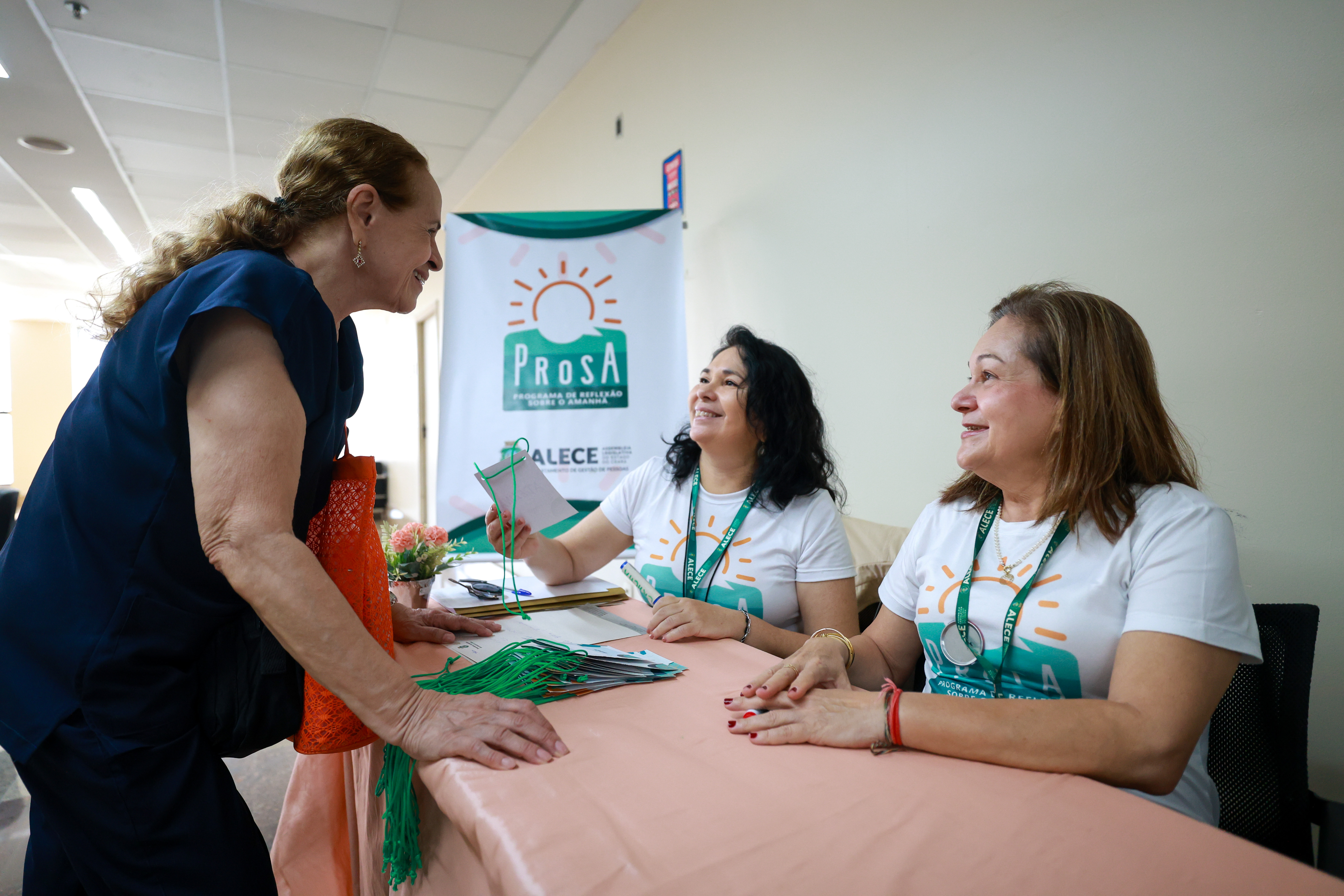 O Prosa atua no desenvolvimento dos servidores, oferecendo projetos como o Realizar