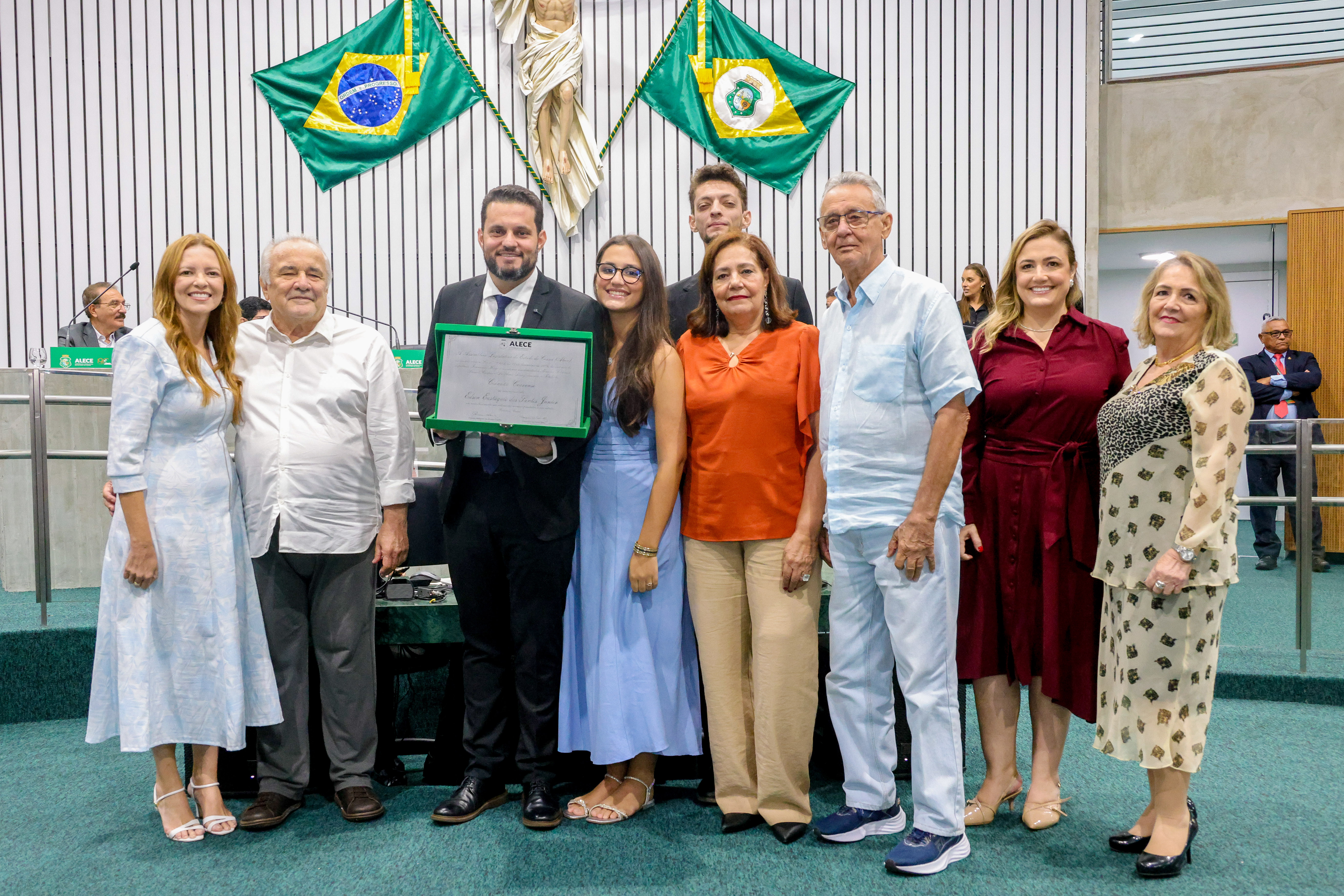 Servidor Edson Santos Junior com a família